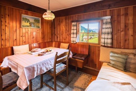 Seating area, Dining area