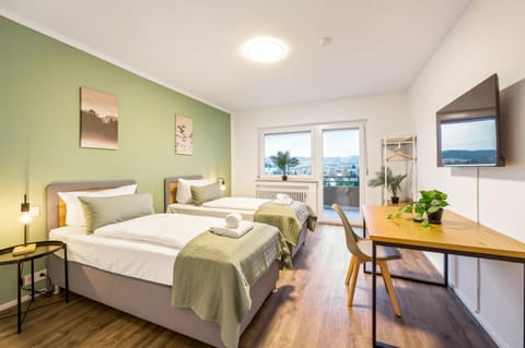 Bed, TV and multimedia, Photo of the whole room, Evening entertainment, Bedroom