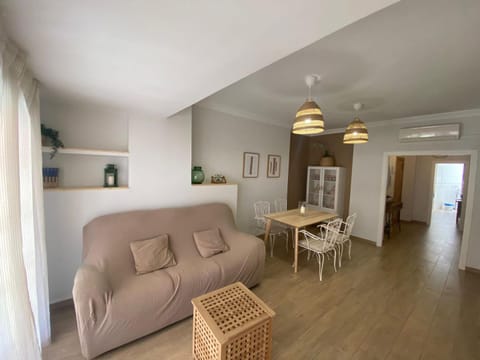 Living room, Dining area, air conditioner