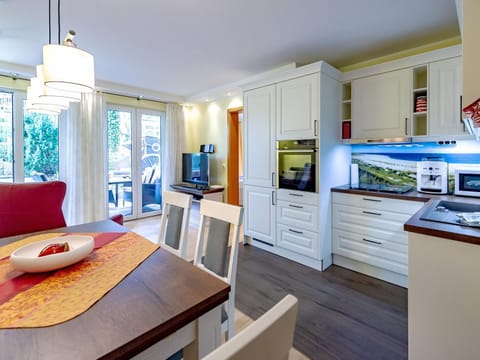 TV and multimedia, Kitchen or kitchenette, Living room, Dining area