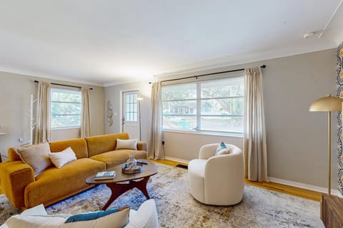 Steps to Dtwn! Dog-Friendly Mount Dorable Haven House in Mount Dora