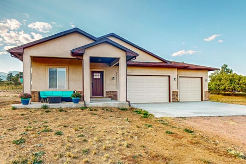 Under the Rye Sky New-Build Home Near Trails! House in Colorado