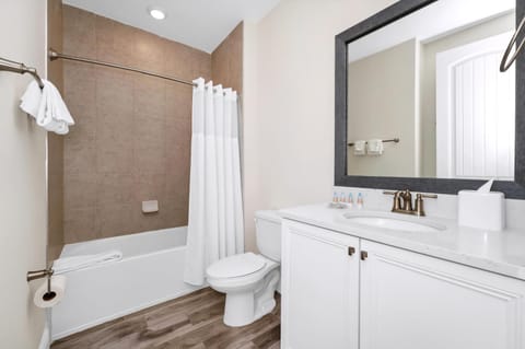 Toilet, Bathroom, Bath