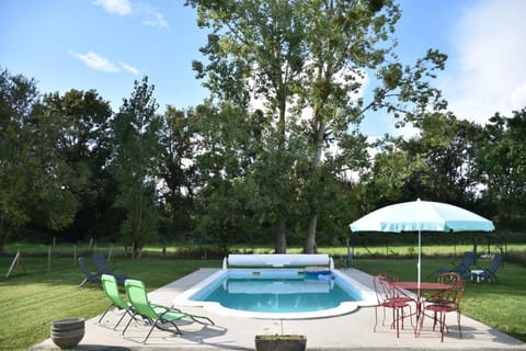 Natural landscape, Garden, Garden view, Pool view, Swimming pool, sunbed