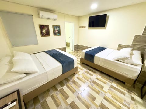 Bed, TV and multimedia, Photo of the whole room, Bedroom, air conditioner