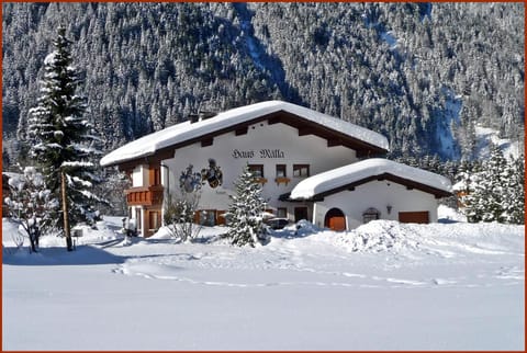 Facade/entrance, Winter