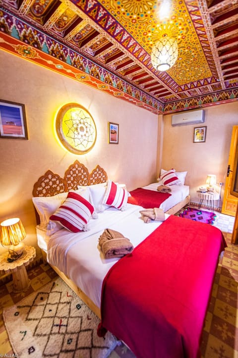Bed, Photo of the whole room, towels