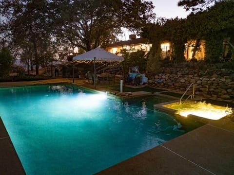 Hot Tub, Swimming pool