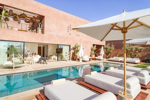 Swimming pool, sunbed