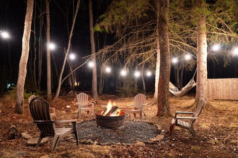 Lakeview! - Close to Skiing - Includes Firepit & Game Room! House in Coolbaugh Township