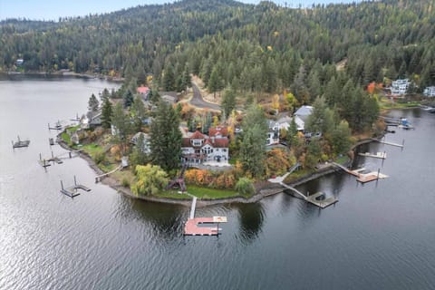 CDA Lake Escape House in Kootenai County