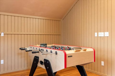 CDA Lake Escape House in Kootenai County