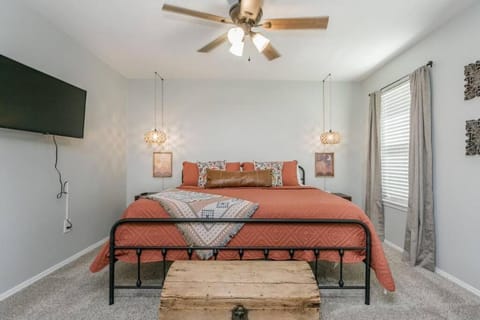 Emery's Place 4BR 2Bath GAME ROOM House in Oklahoma