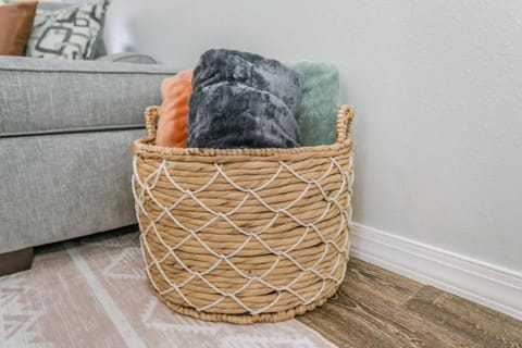 Emery's Place 4BR 2Bath GAME ROOM House in Oklahoma