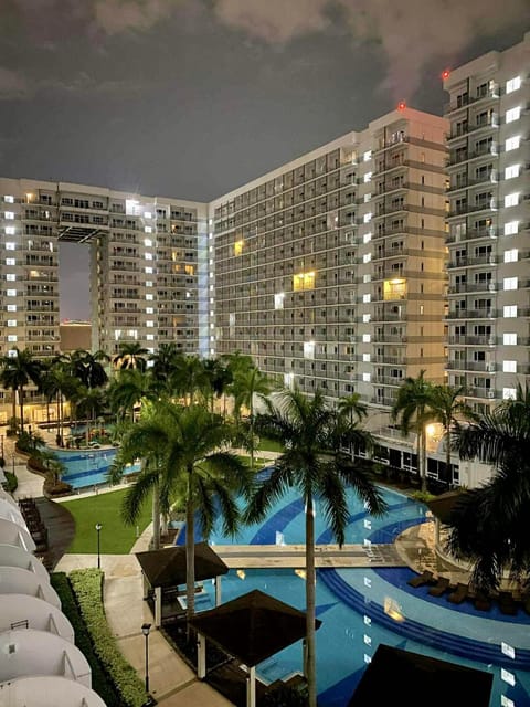 Property building, Restaurant/places to eat, Swimming pool