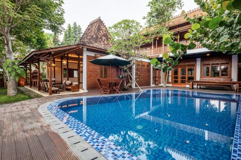 Property building, Swimming pool