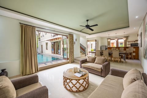 Communal lounge/ TV room