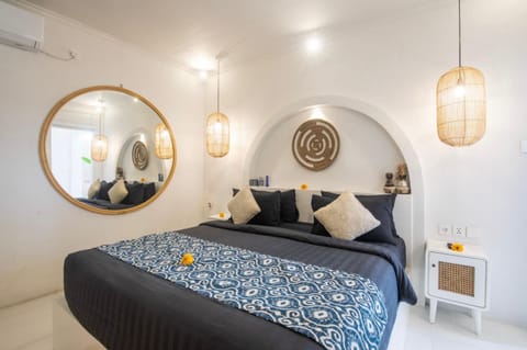 The Hepburn Seminyak ADULTS ONLY Chic Boutique Room with Pool 900m Walk to Beach Bed and Breakfast in Kuta