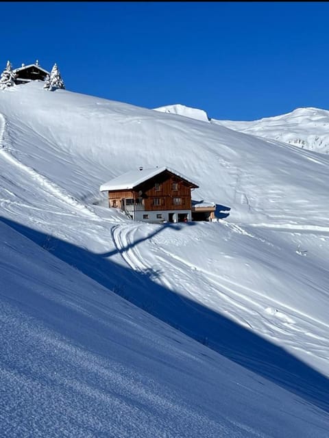 Property building, Skiing