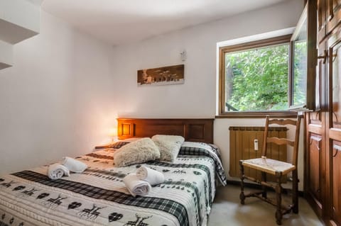 Bed, Photo of the whole room, Bedroom, heating, heating, towels, wardrobe