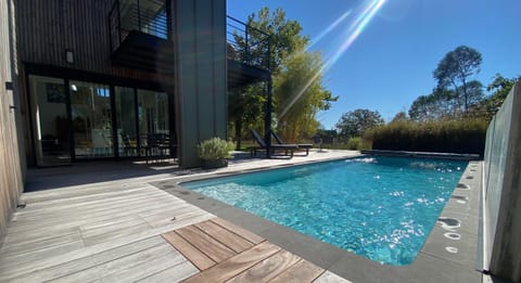 Balcony/Terrace, Pool view, Swimming pool, sunbed