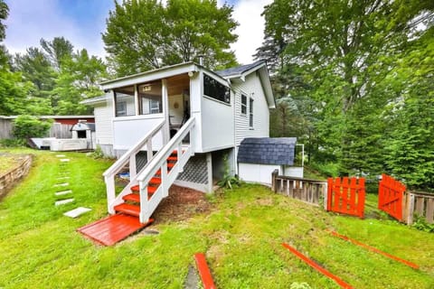 Hunter Hideaway with Hot Tub House in Hunter