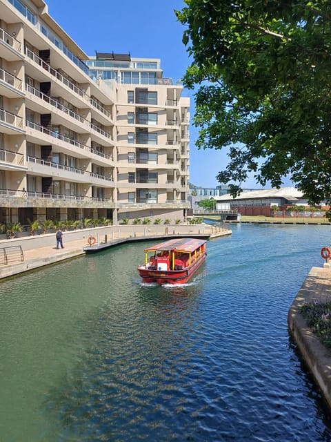 Property building, View (from property/room), View (from property/room), Lake view, Landmark view, Landmark view