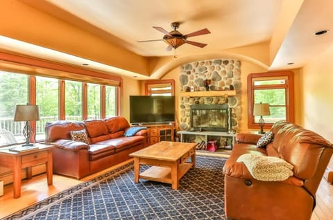 Country Escape Overlooking Hunter & Windham Mts House in Capital District, NY, USA