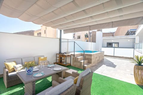 Day, View (from property/room), Balcony/Terrace, Living room, Seating area, Dining area, Pool view, Swimming pool