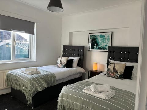 Bedroom, heating