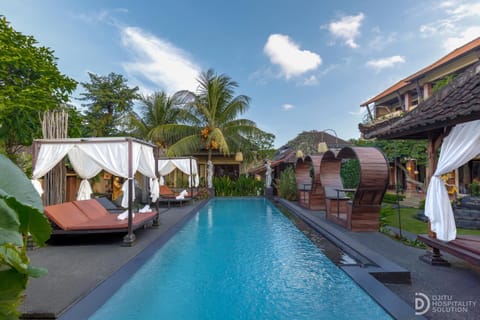 Property building, Day, Garden view, Pool view, Swimming pool, sunbed