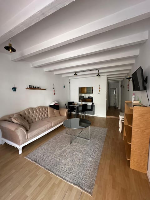 Communal lounge/ TV room, Kitchen or kitchenette, Living room