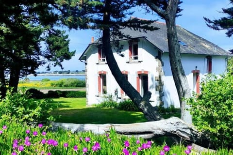Résidence Keryvet, maison de charme vue mer, plage à 250m, House in Brittany