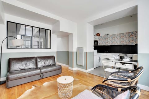 Property building, Facade/entrance, TV and multimedia, Living room