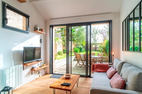 Patio, Living room
