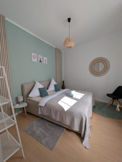 Bed, Photo of the whole room, Bedroom, pet friendly, wardrobe