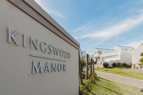 Manor One Kingswood Golf Estate House in Western Cape