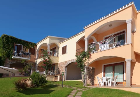 Property building, Day, Garden