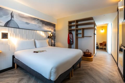 Bed, Photo of the whole room, Bedroom, wardrobe