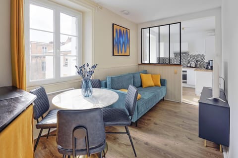 Living room, Dining area