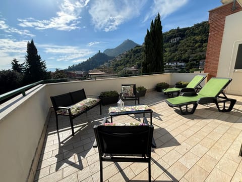 Natural landscape, View (from property/room), Balcony/Terrace, Mountain view, sunbed, Internal: Not applicable to any particular room
