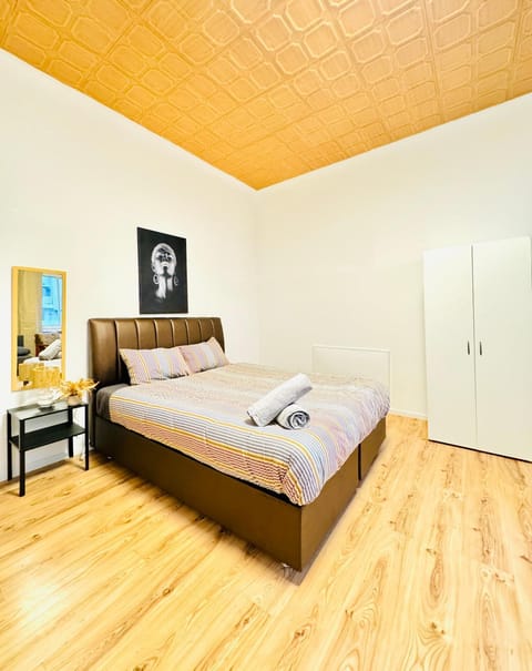 Property building, Bed, Bedroom, wardrobe