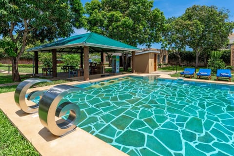 Swimming pool
