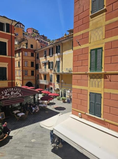 Property building, Day, Location