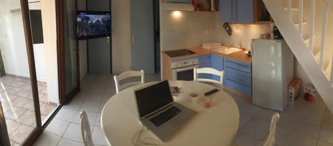 TV and multimedia, Dining area, oven, kitchen
