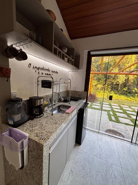 Casa di Pedra com linda vista para natureza - Miguel Pereira Campground/
RV Resort in State of Rio de Janeiro