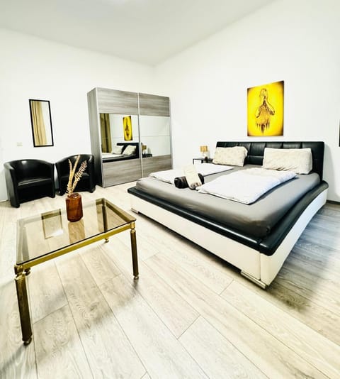 Bed, Seating area, Bedroom