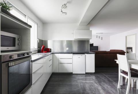 Kitchen or kitchenette, oven, stove
