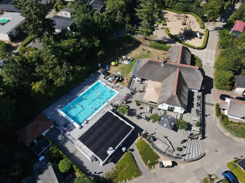 Property building, Day, Bird's eye view, Pool view, Swimming pool, Swimming pool, sunbed