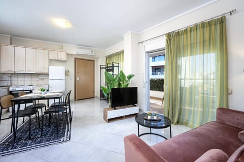 TV and multimedia, Kitchen or kitchenette, Living room, Seating area, Dining area